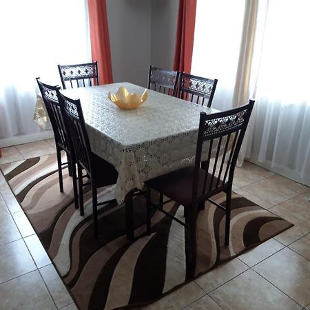 לוסקה Sheilas Home Away From Home מראה חיצוני תמונה